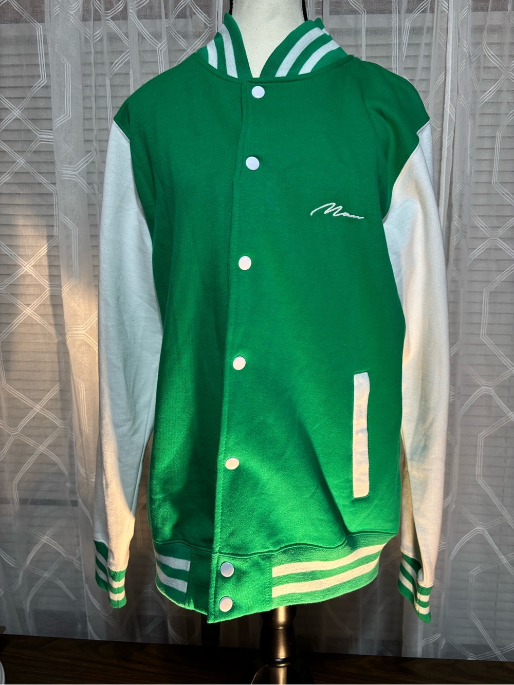 NWT Boohoo Man oversize med Green/White Varsity Jacket w/Script Logo 21p2p 27”L